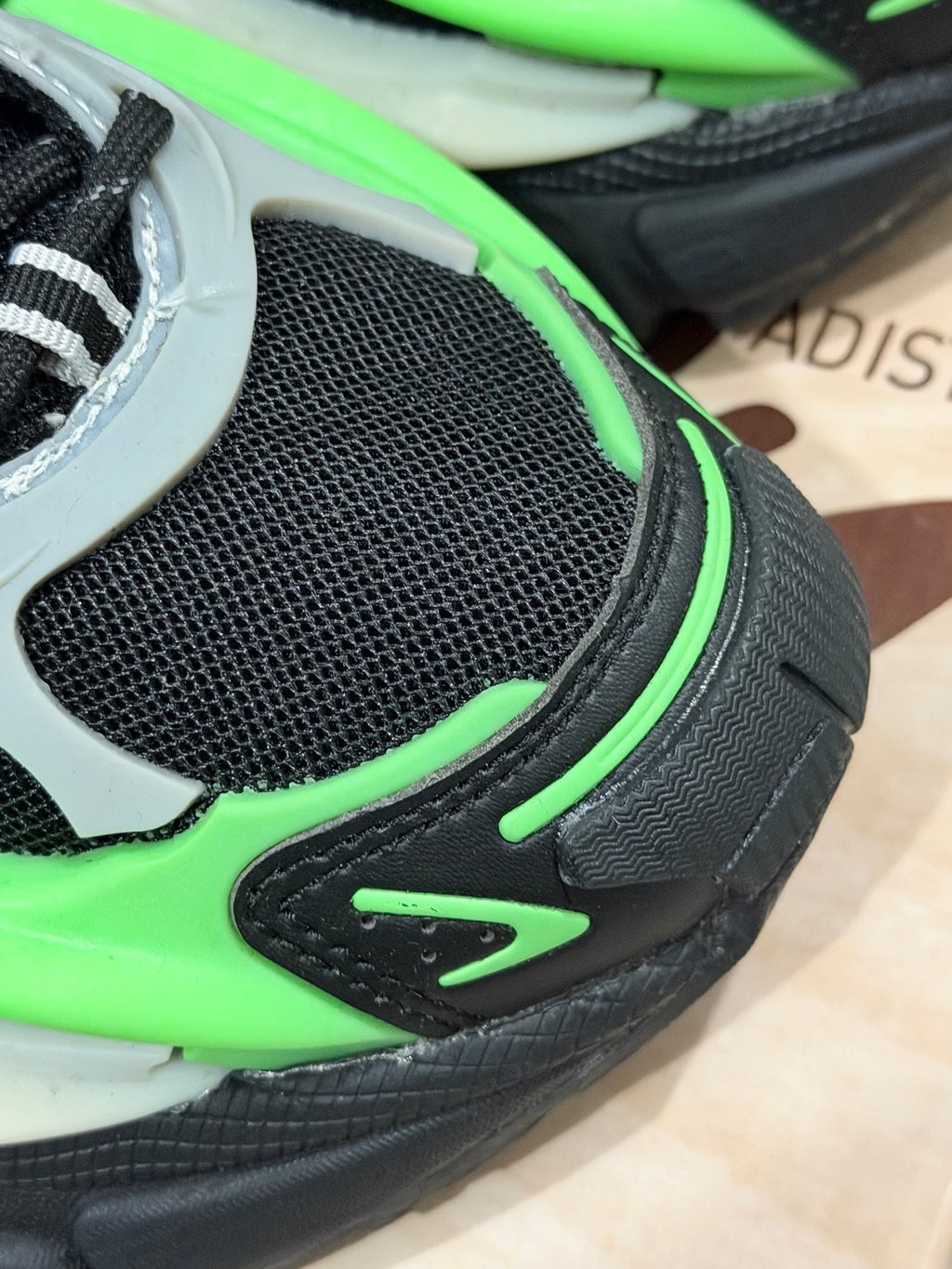 🌟 Celebrity Style: Pharrell x Adidas Adistar Jellyfish Chunky Fashion Sneakers